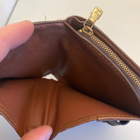 SOLD Vintage Louis Vuitton Monogram Bifold Zippy Wallet - Picture 6 of 16